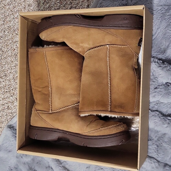 UGG ultimate short boots in Chestnut. - Picture 6 of 7